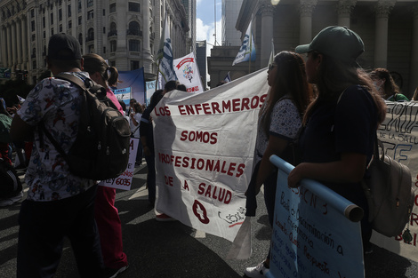 Legislatura: la enfermería reclamó el reconocimiento de la carrera profesional 