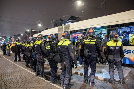 Heridos y más de 60 detenidos por enfrentamientos entre hinchas israelíes y manifestantes contra la guerra en Gaza