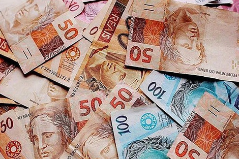 El abaratamiento relativo de Brasil impacta en el turismo y en la industria.