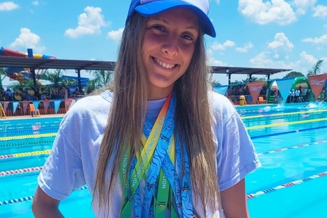 Ornella Palmieri con las tres medallas de oro que conquistó en Bolivia.