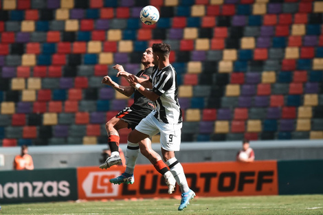 Central Córdoba y Estudiantes se prepartieron el juego y los puntos.