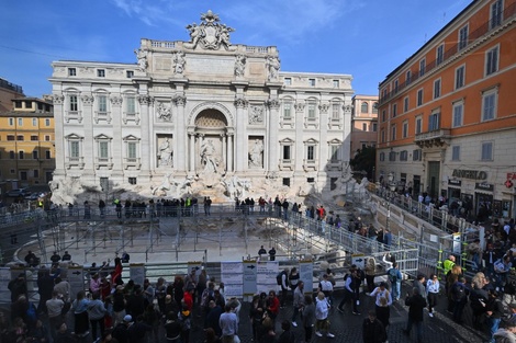 Cada semana las autoridades recogen alrededor de 10.000 euros en monedas de la Fontana di Trevi