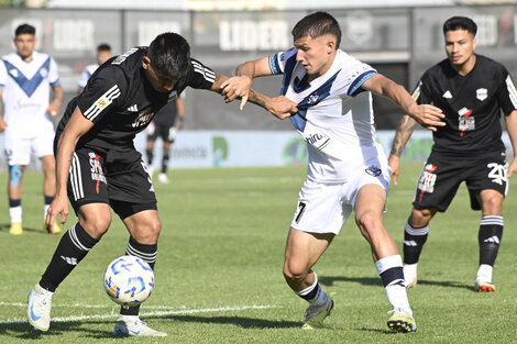 Hubo agarrones y patadas de sobra en Riestra-Vélez.