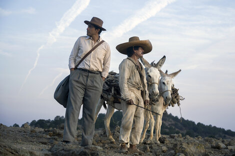 La película tiene una estética que remite tanto al western fronterizo como al romanticismo gótico.