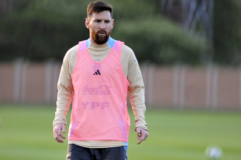 Lionel Messi durante los trabajos en Ezeiza.