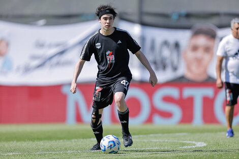 El influencer Iván Buhajeruk, Spreen, en su debut y despedida con Riestra.