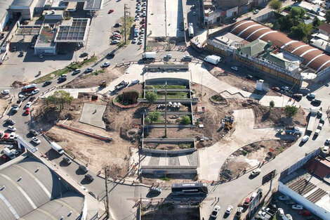 La obra en la rotonda de Los Pinos agilizará el tránsito en un punto neurálgico del sur del conurbano. 