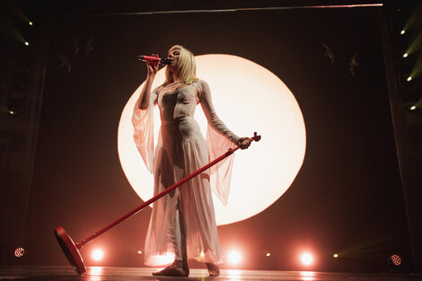 El show imitó la estructura de su disco What Happened to the Heart?, con una primera mitad de baladas y un segundo acto bien electropop