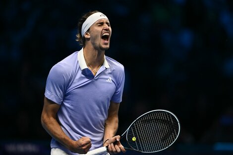 Masters de Turín: Zverev batió a Alcaraz y jugará las semifinales