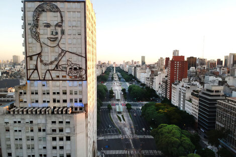 El emblemático edificio de la principal avenida porteña podría ser demolido