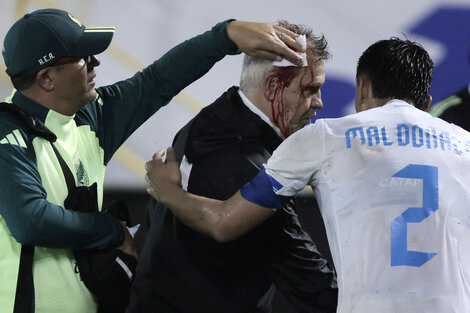 Violencia en el fútbol: Javier Aguirre resultó herido de la cabeza