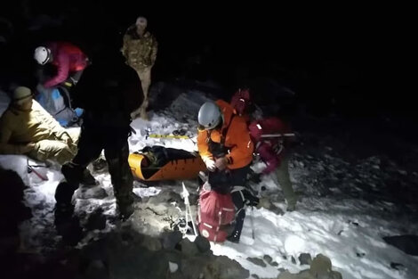 Así fue el megaoperativo para rescatar a un hombre de 71 años que no pudo bajar del volcán Lanín