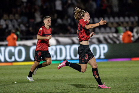 Schor celebra su golazo para la victoria del Calamar