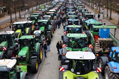 Reino Unido, envuelto en protestas por políticas fiscales que amenazan al sector agrícola
