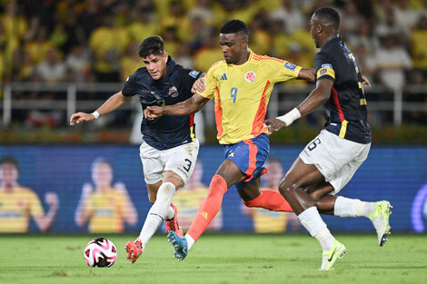 Ecuador ganó en Colombia con un golazo maradoniano de Valencia