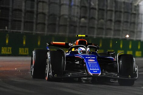 Franco Colapinto en plena carrera nocturna de Las Vegas.