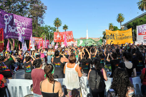 25N: Marcha y "juicio popular" en Plaza de Mayo