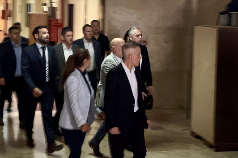 El expresidente Alberto Fernández al momento de ingresar al despacho del juez Ercolini.