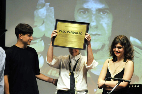 Durante la ceremonia se entregó un diploma a la familia de Pandolfo.