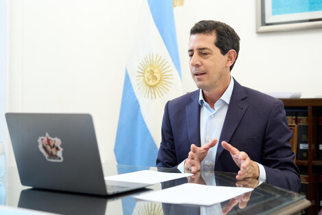 El senador De Pedro durante su participación en la audiencia pública organizada por el Senado de Brasil.