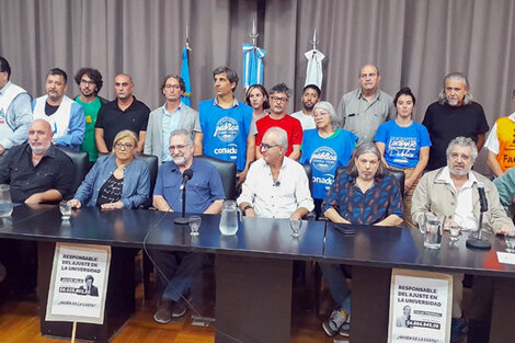 Los referentes de los siete gremios docentes y no docentes que componen el Frente Sindical Universitario.