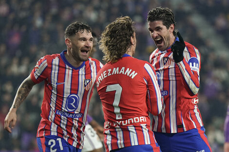 Galán, Griezmann y De Paul celebrán el gol del argentino