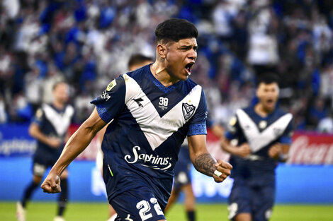 Claudio Aquino, la gran figura de este Vélez, marcó el gol del triunfo.