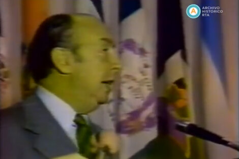 Suárez Mason habla en el congreso de la CAL en 1980. 