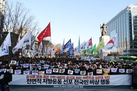 Corea del Sur: la oposición presentó una moción para destituir al presidente tras su fallida ley marcial