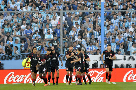 Racing y Estudiantes se mataron a goles pero el que más festejó fue Vélez