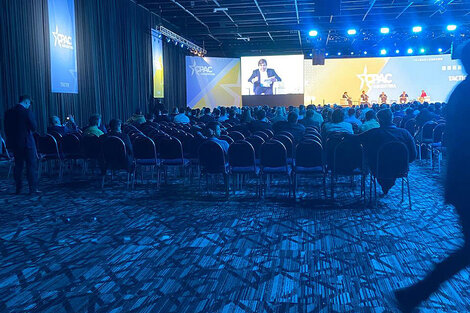 Sillas vacías en el auditorio de la CPAC.