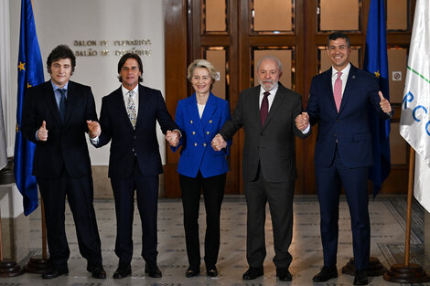 En la foto de ocasión, los presidentes del Mercosur y la jefa de la Comisión Europea.