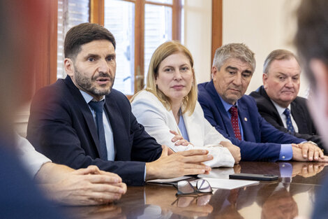 El gobernador Maximiliano Pullaro y su vice Gisela Scaglia.