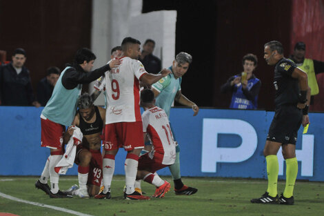 Ramírez marcó el único gol y está por ser amonestado por sacarse la camiseta