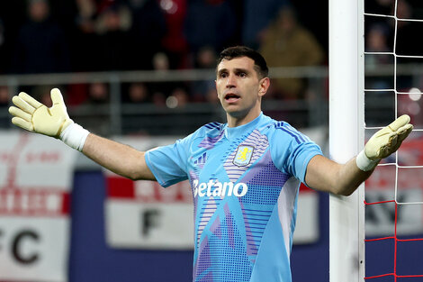 Champions League: "Dibu" Martínez empezó mal y terminó bien en Aston Villa