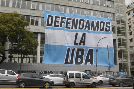 El edificio de la Facultad de Ciencias Económicas de la UBA. 