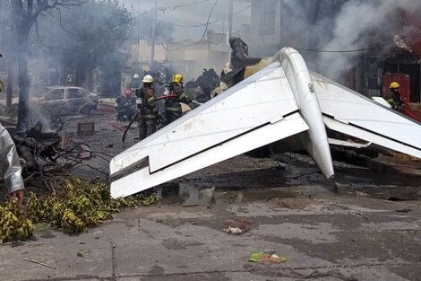 Bomberos trabajaron en el lugar para combatir las llamas