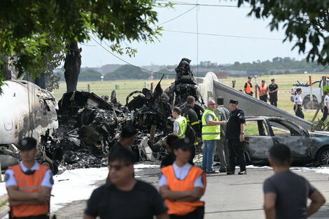 Removieron los restos de la tragedia. 