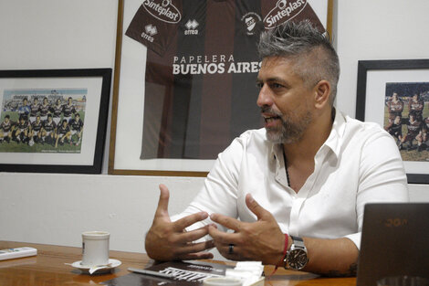 Sebastián Ordoñez dialoga con Página 12 en su despacho en la sede del club.