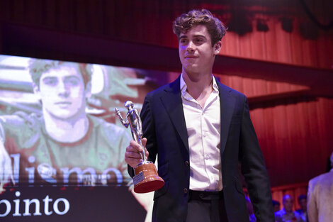 Colapinto ganó el Olimpia de Plata en automovilismo y el oro junto a Dibu Martínez.