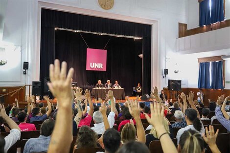 Histórica asamblea universitaria en Ingeniería.