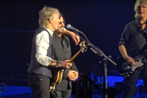 Los dos beales en el concierto en el O2 Arena de la capital británica.  (Fuente: Capturas de video)