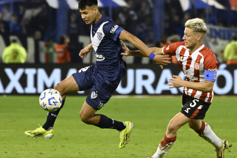 Christian Ordoñez y Santiago Ascacibar, uno de los duelos en el mediocampo