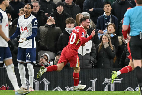 Mac Allister festejó otro gol en el Liverpool