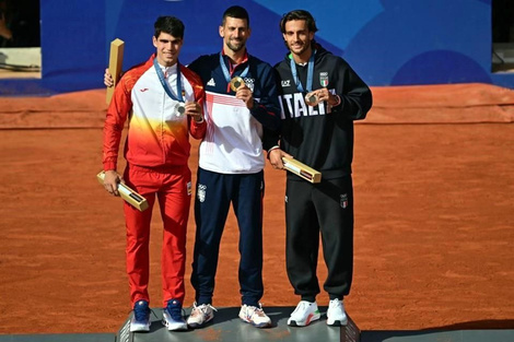 Novak Djokovic consiguió en París el título que le faltaba: el oro olimpico. Alcaraz fue plata y Sinner, bronce.