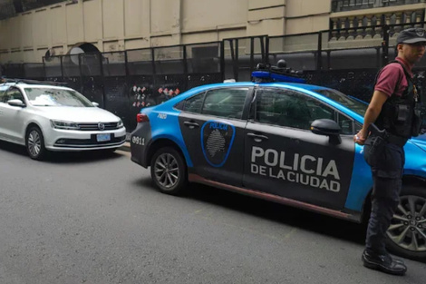 El auto de los diplomáticos fue escoltado hasta la embajada rusa en la calle Rodríguez Peña.