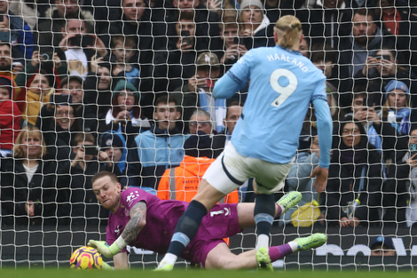 Pickford le contiene el penal a Haaland y frustra al City