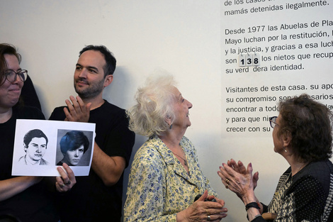 Abuelas de Plaza de Mayo celebran una nueva restitución de identidad. 