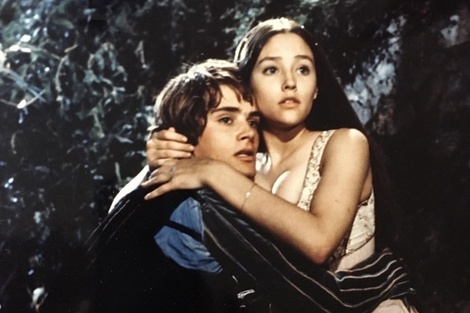 El actor británico Leonard Whiting junto a Olivia Hussey, en "Romeo y Julieta"