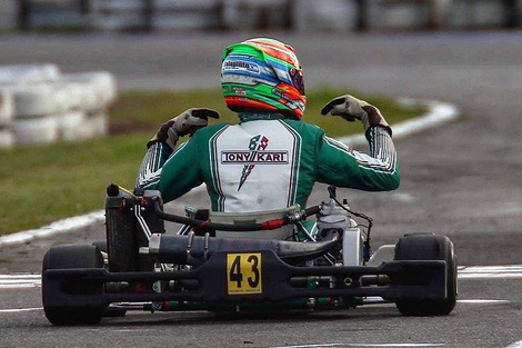 Colapinto se divirtió con el karting con su número histórico (Fuente: NA)